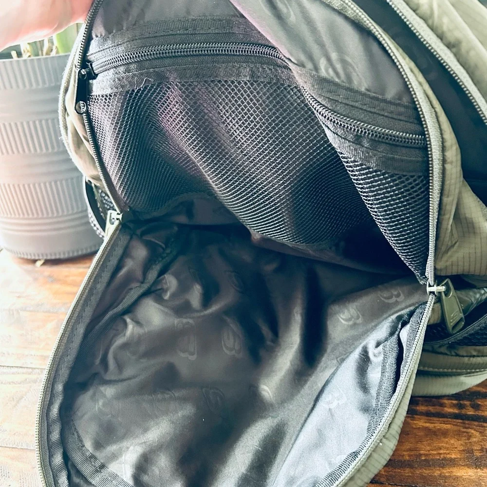 Skechers 16” Army Green Backpack Mesh Pockets & Padded Straps